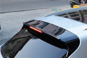 2014 - on Porsche Macan Carbon Fiber Roof Spoiler (1)